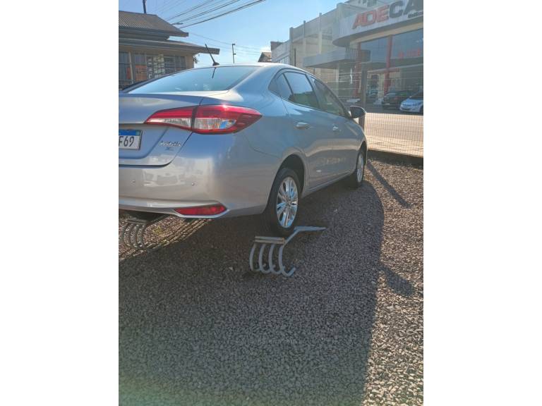 TOYOTA - YARIS - 2019/2019 - Prata - R$ 74.900,00