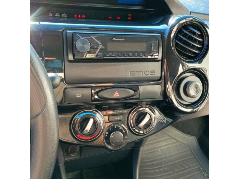 TOYOTA - ETIOS - 2019/2019 - Branca - R$ 72.800,00