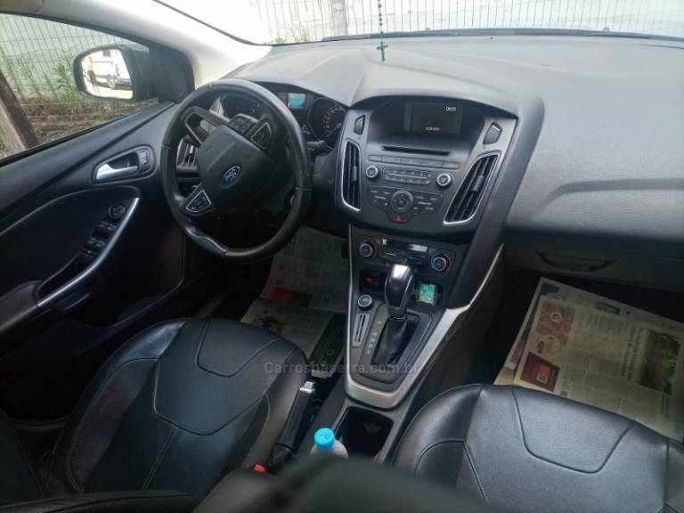 FORD - FOCUS - 2016/2016 - Cinza - R$ 65.000,00