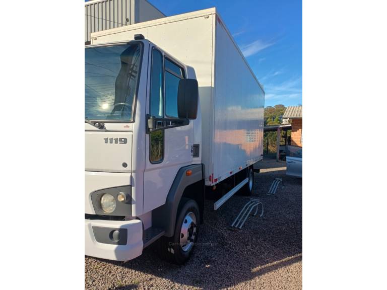 FORD - CARGO 1119 - 2019/2019 - Branca - R$ 273.000,00