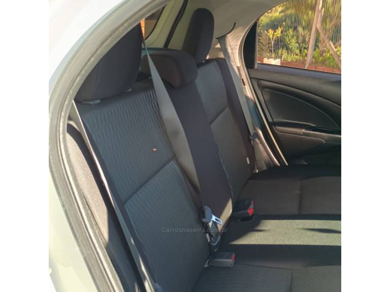 TOYOTA - ETIOS - 2019/2019 - Branca - R$ 72.800,00