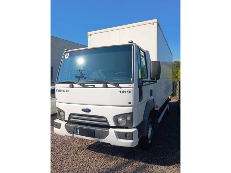 FORD - CARGO 1119 - 2019/2019 - Branca - R$ 273.000,00