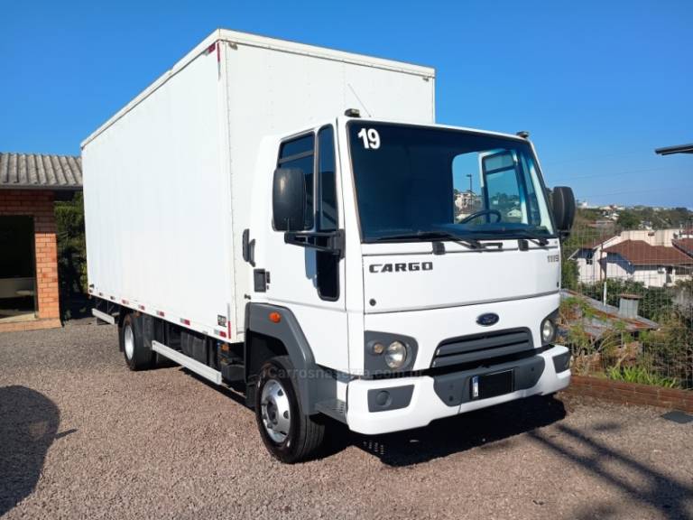 FORD - CARGO 1119 - 2019/2019 - Branca - R$ 273.000,00