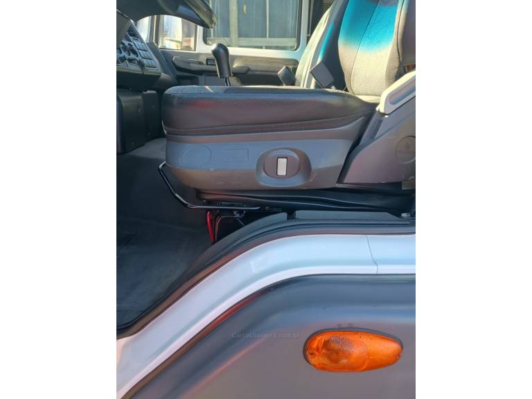 FORD - CARGO 1119 - 2019/2019 - Branca - R$ 273.000,00