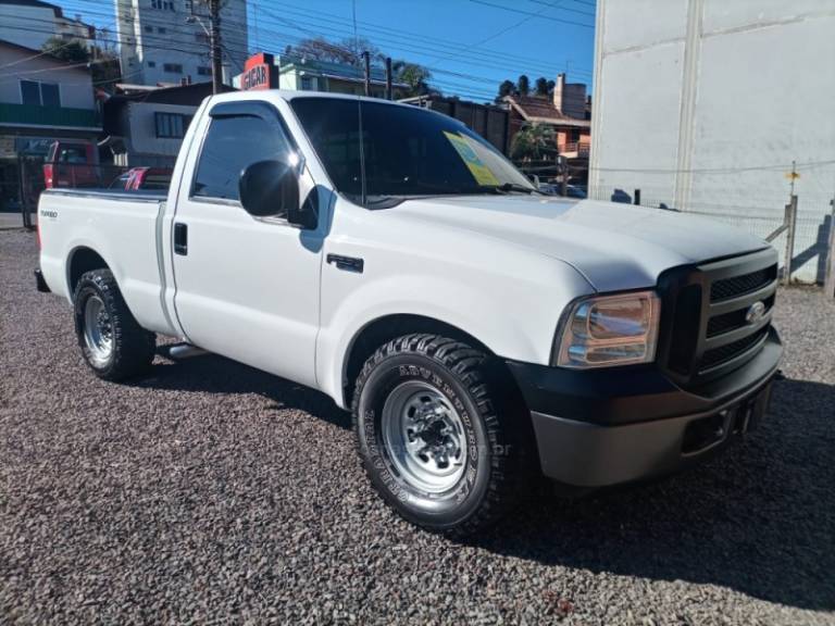 FORD - F-250 - 1998/1999 - Branca - R$ 110.000,00