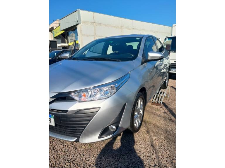 TOYOTA - YARIS - 2019/2019 - Prata - R$ 74.900,00