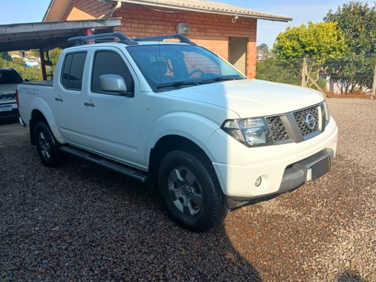 NISSAN - FRONTIER - 2013/2013 - Branca - R$ 95.000,00
