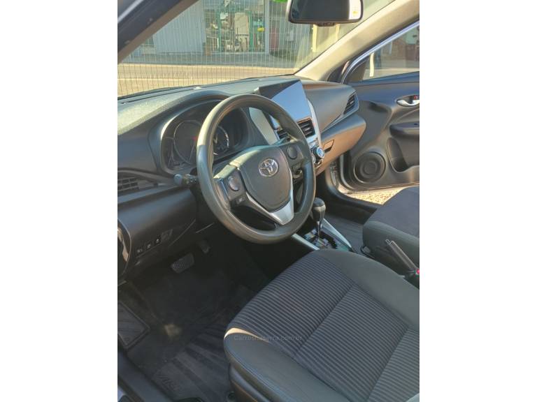 TOYOTA - YARIS - 2019/2019 - Prata - R$ 74.900,00