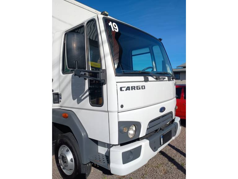 FORD - CARGO 1119 - 2019/2019 - Branca - R$ 273.000,00