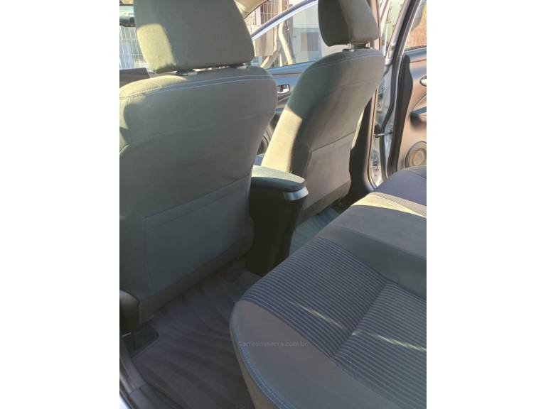 TOYOTA - YARIS - 2019/2019 - Prata - R$ 74.900,00