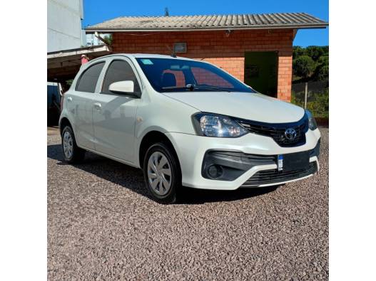 TOYOTA - ETIOS - 2019/2019 - Branca - R$ 72.800,00