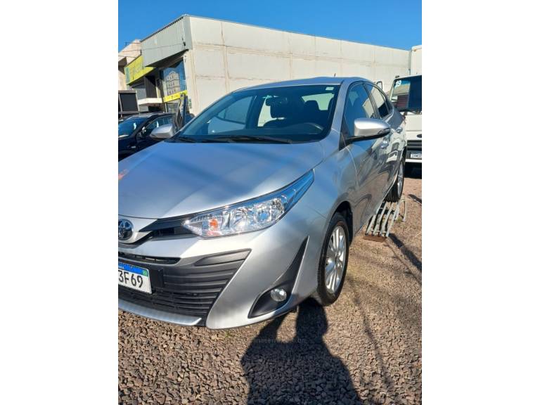 TOYOTA - YARIS - 2019/2019 - Prata - R$ 74.900,00