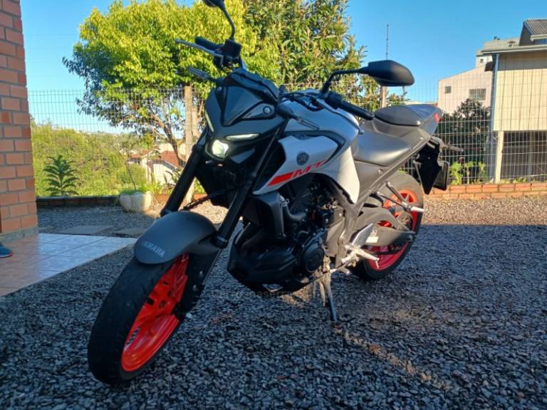 YAMAHA - MT - 2021/2021 - Cinza - R$ 26.000,00