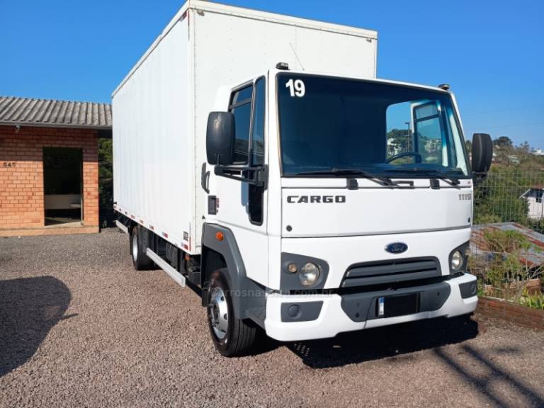 FORD - CARGO 1119 - 2019/2019 - Branca - R$ 273.000,00