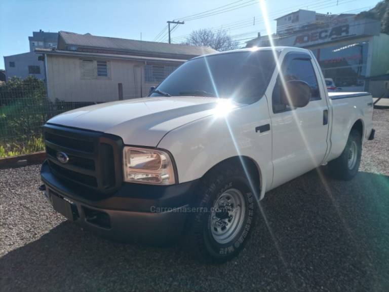 FORD - F-250 - 1998/1999 - Branca - R$ 110.000,00