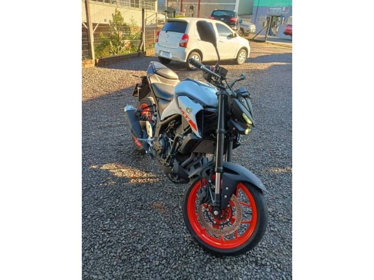 YAMAHA - MT - 2021/2021 - Cinza - R$ 26.000,00