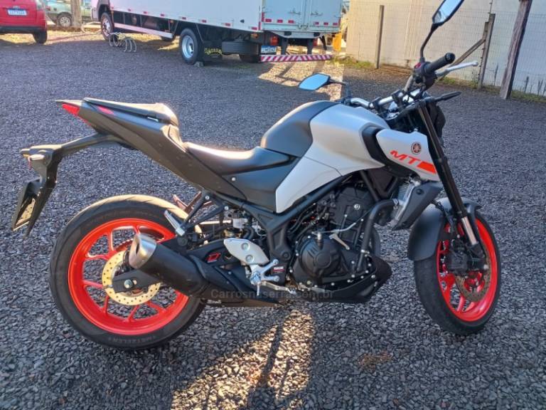 YAMAHA - MT - 2021/2021 - Cinza - R$ 26.000,00